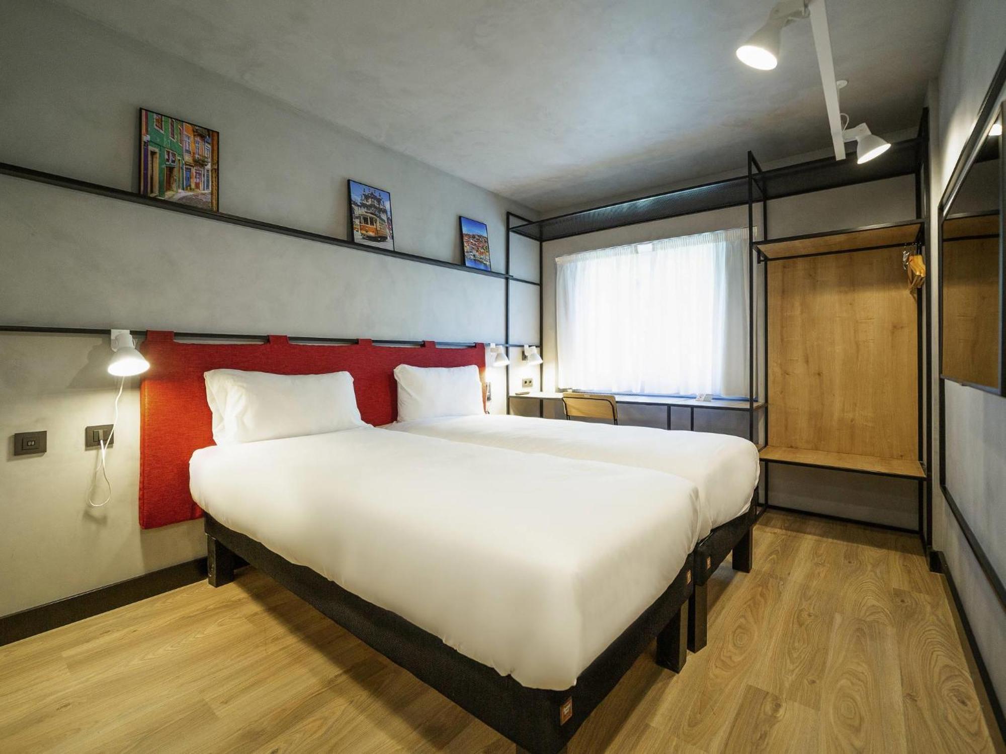 Twin Room,1771237675:JPEG